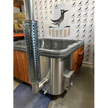 MONACO OUT ACRYL Badefass Whirlpool Jacuzzi Hot Tub mit Zubehör und FREI GELIEFERT