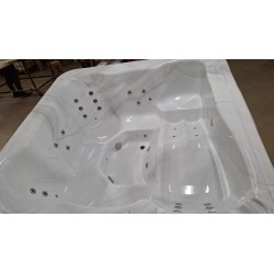 MONACO OUT ACRYL Badefass Whirlpool Hot Tub mit Zubehör und FREI GELIEFERT