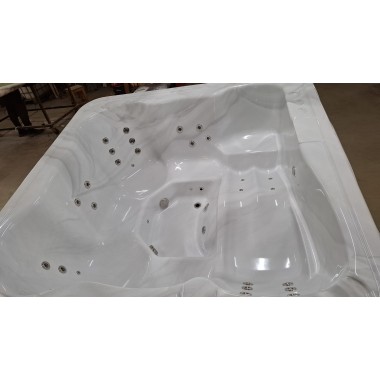 MONACO OUT ACRYL Badefass Whirlpool Hot Tub mit Zubehör und FREI GELIEFERT