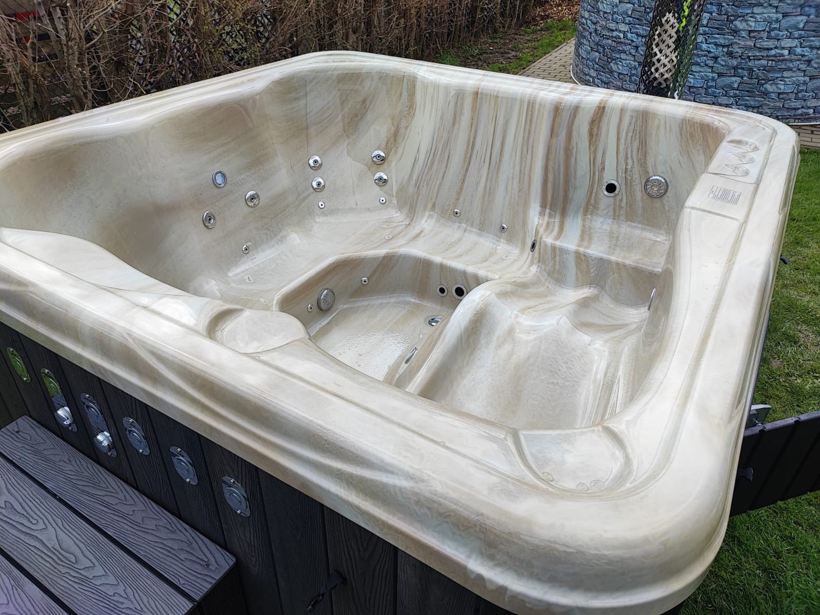 MONACO OUT ACRYL Badefass Whirlpool Jacuzzi Hot Tub mit Zubehör und FREI GELIEFERT