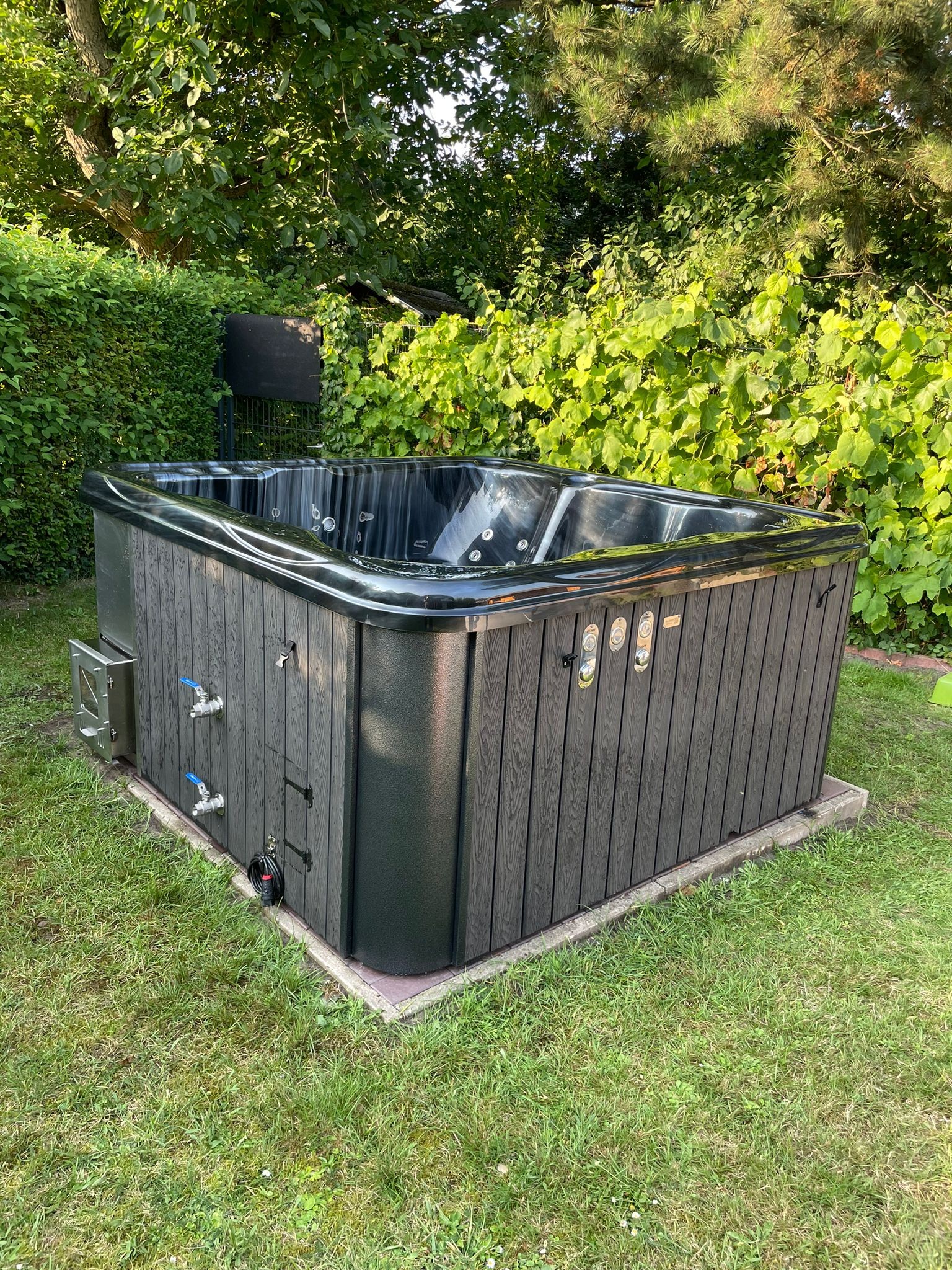 MONACO IN - ACRYL Badefass Whirlpool Hot Tub komplettes Angebot FREI GELIEFERT